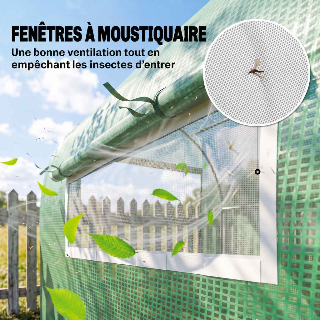 Détail d’une fenêtre à moustiquaire de la serre tunnel verte