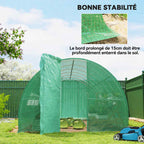 Serre verte et détail du bord prolongé de bâche à enterrer