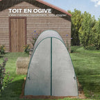Serre blanche ogivale fermée devant un abri de jardin