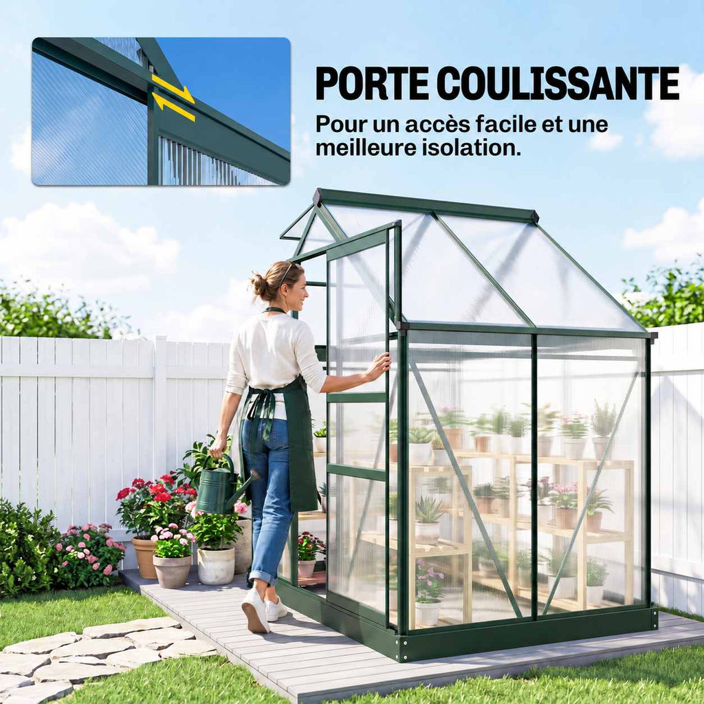 Personne devant la porte coulissante de la serre vert foncé
