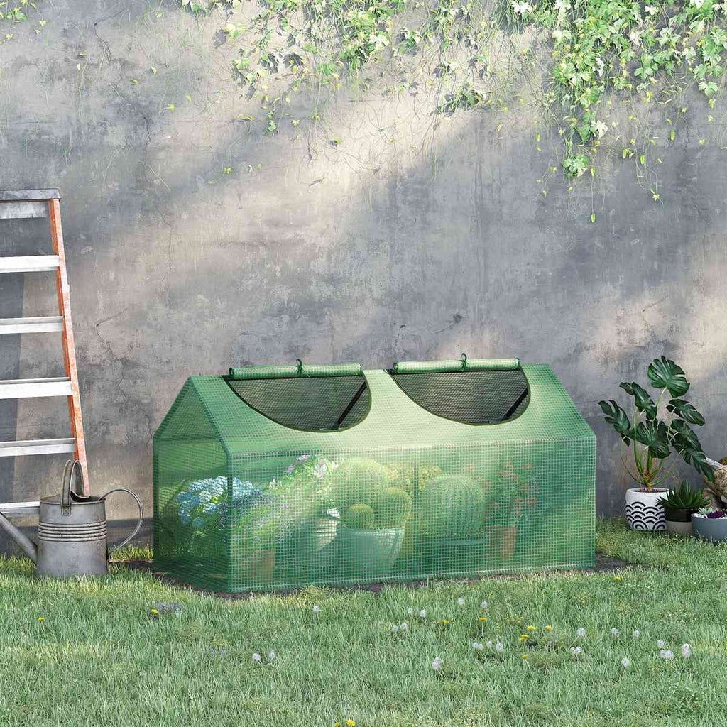 Mini-serre verte devant un mur avec pots à l’intérieur