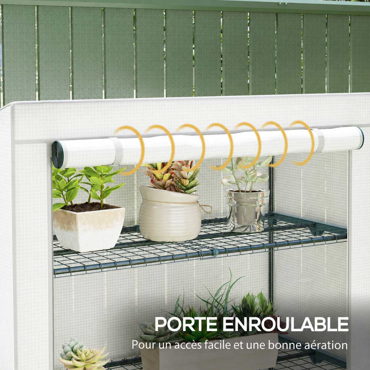 Détail de la porte enroulable de la serre de balcon blanche
