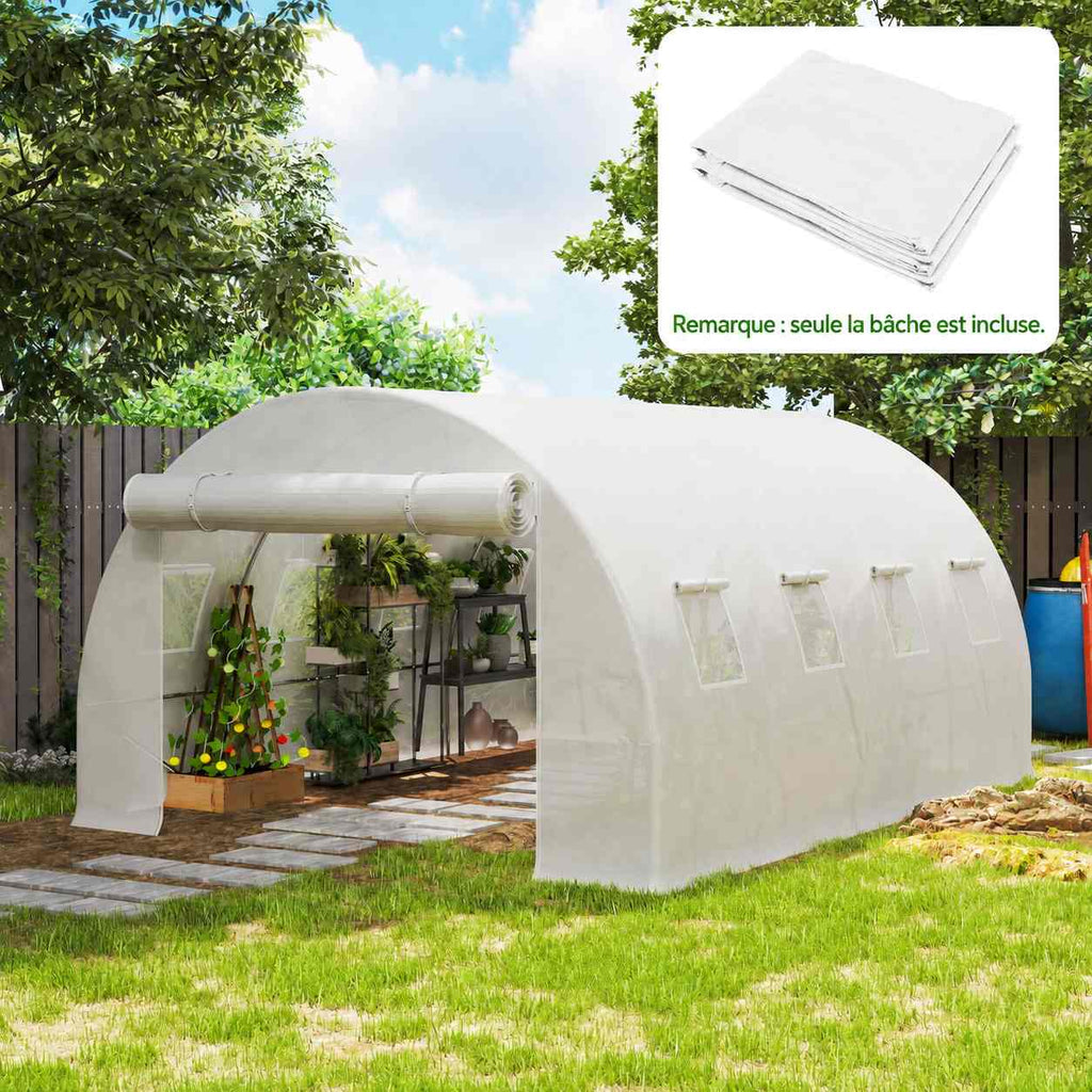 Bâche blanche de remplacement installée sur une serre tunnel au jardin