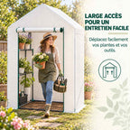 Jardinière sortant de la serre blanche avec des pots
