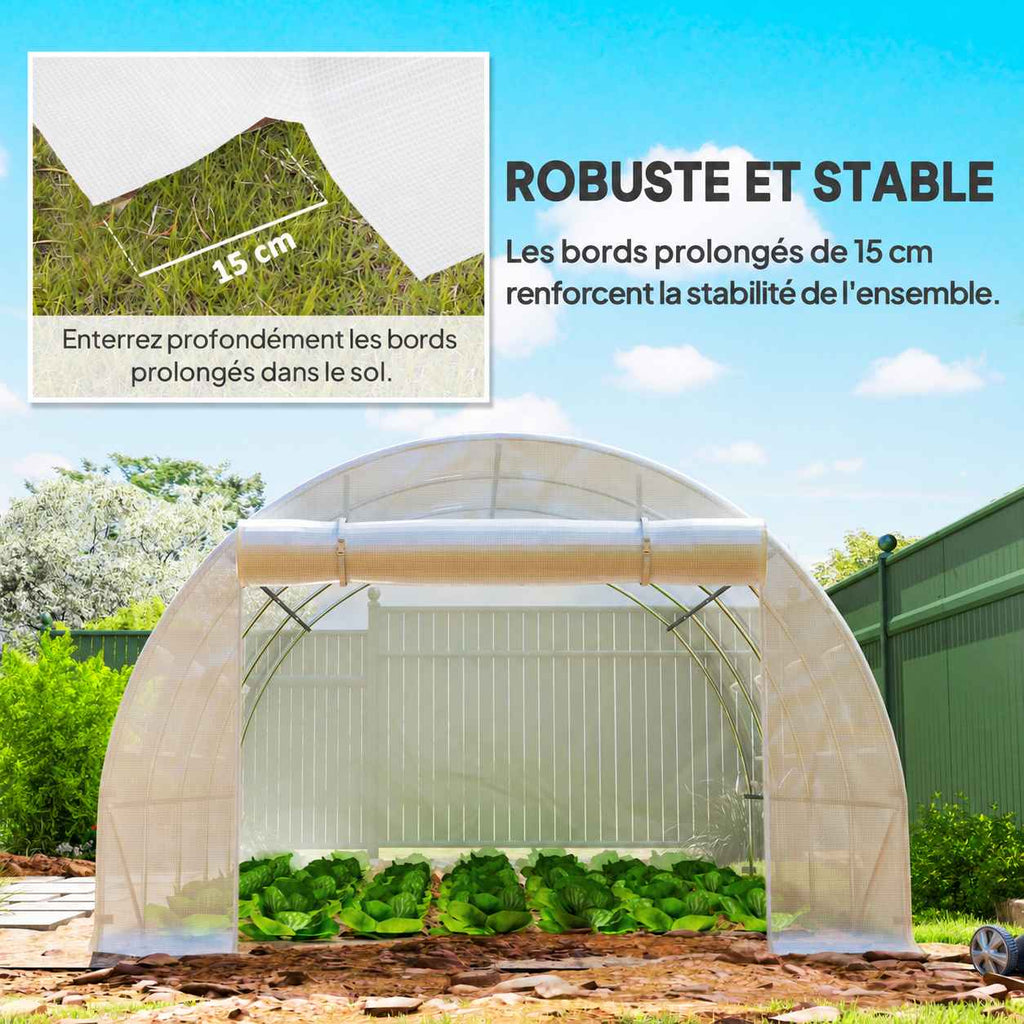 Bâche blanche sur une serre tunnel avec détail du bord à enterrer