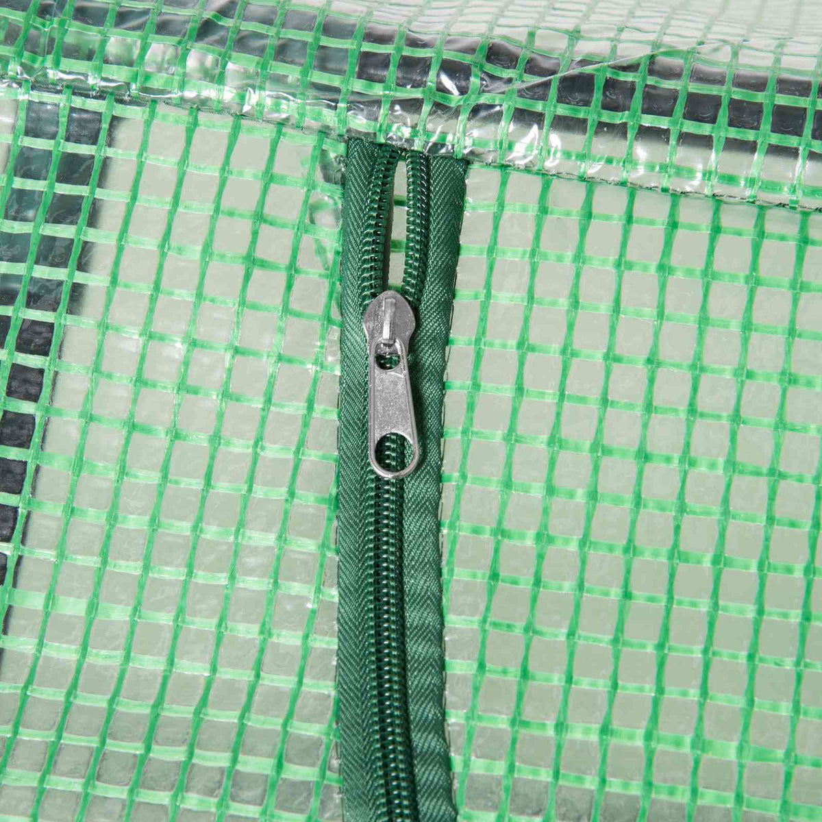 Gros plan sur la fermeture zippée de la mini-serre verte