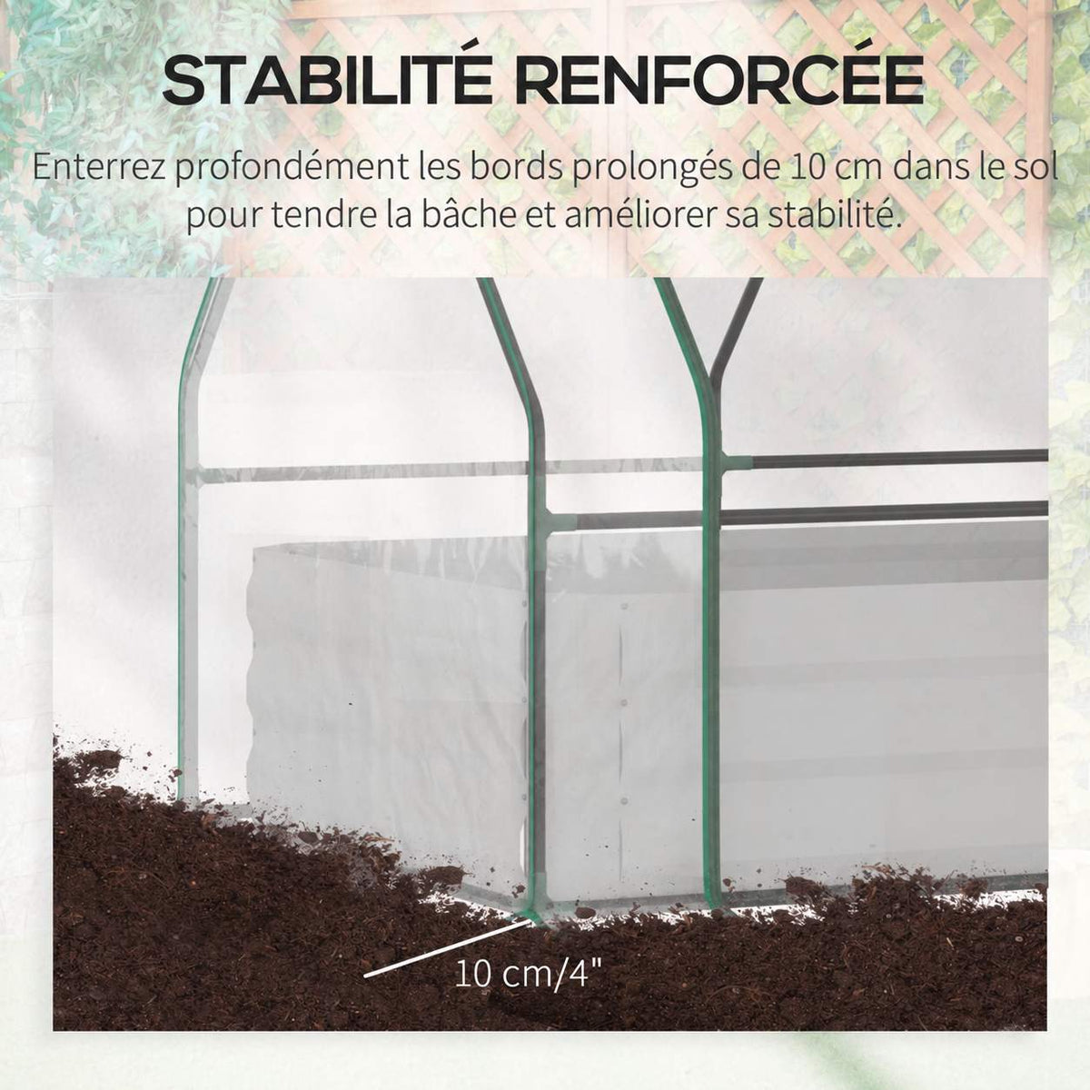 Bord prolongé de la housse du carré potager enterré dans le sol