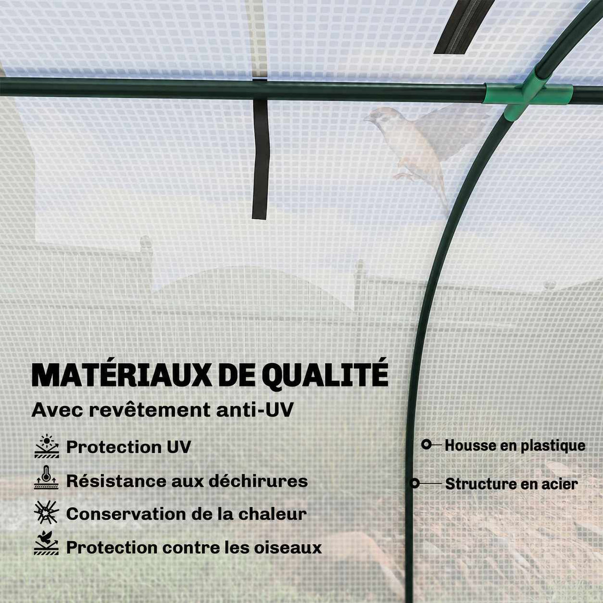Détail intérieur de la housse blanche et de l’armature de la mini serre tunnel