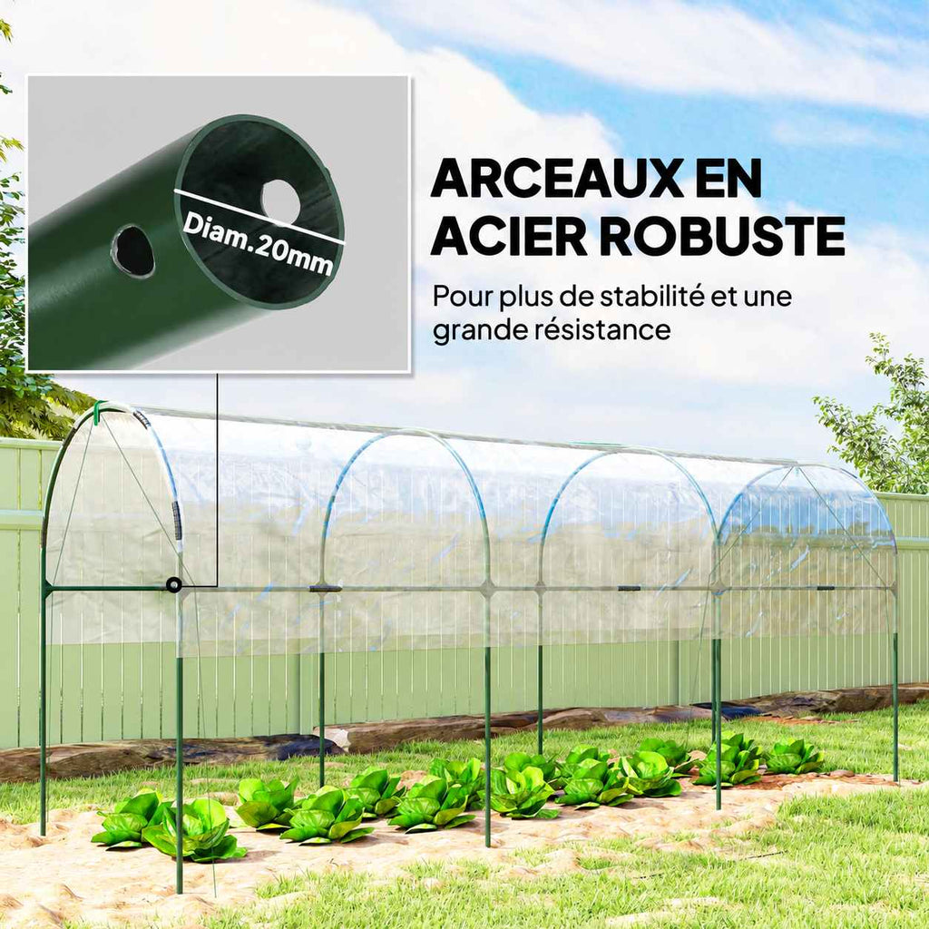 Abri à tomates avec détail d’un tube métallique