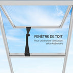 Lucarne de toit de la serre ouverte sur le ciel