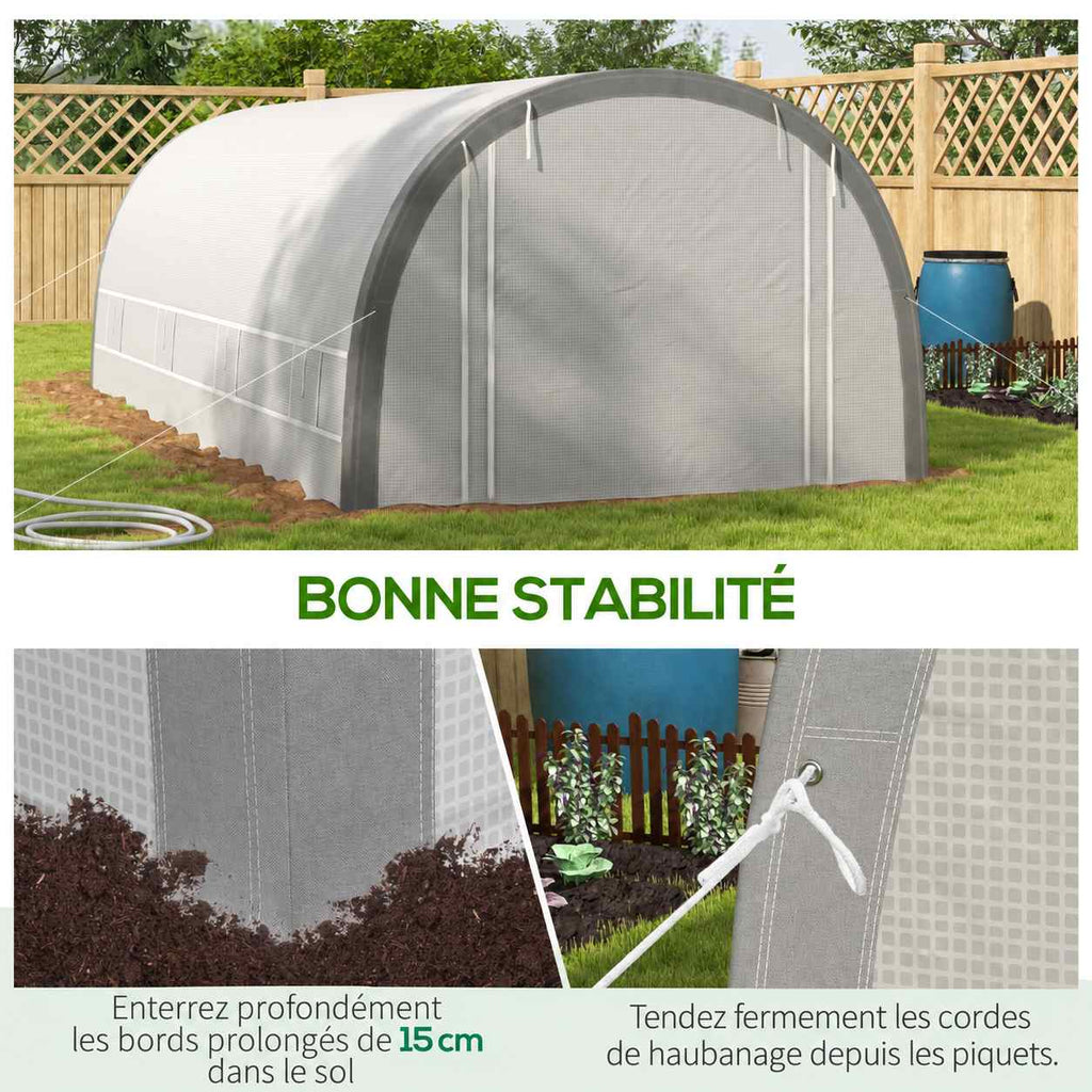 Serre blanche avec détails du bord de housse et du haubanage