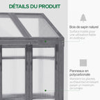Détail du bois gris et des panneaux translucides de serre