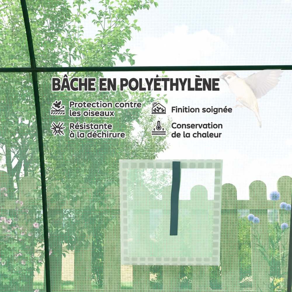 Détail intérieur de la housse verte et d’une fenêtre de la serre ogivale
