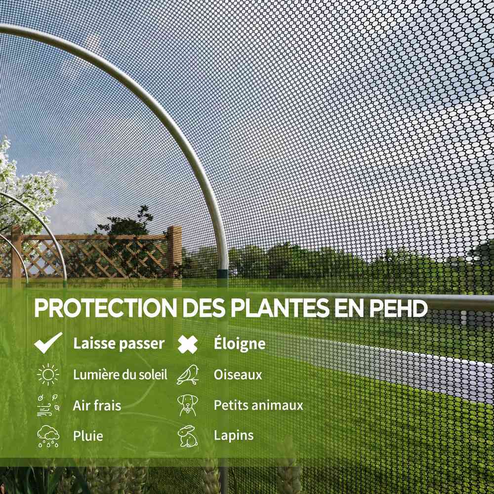 Gros plan du filet noir de protection des cultures