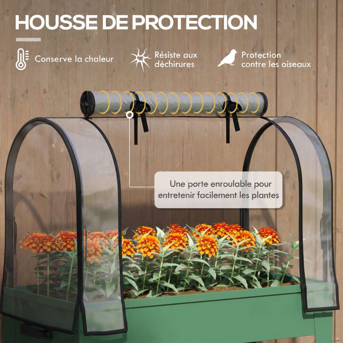 Fleurs orange dans le bac potager avec housse transparente et porte enroulée