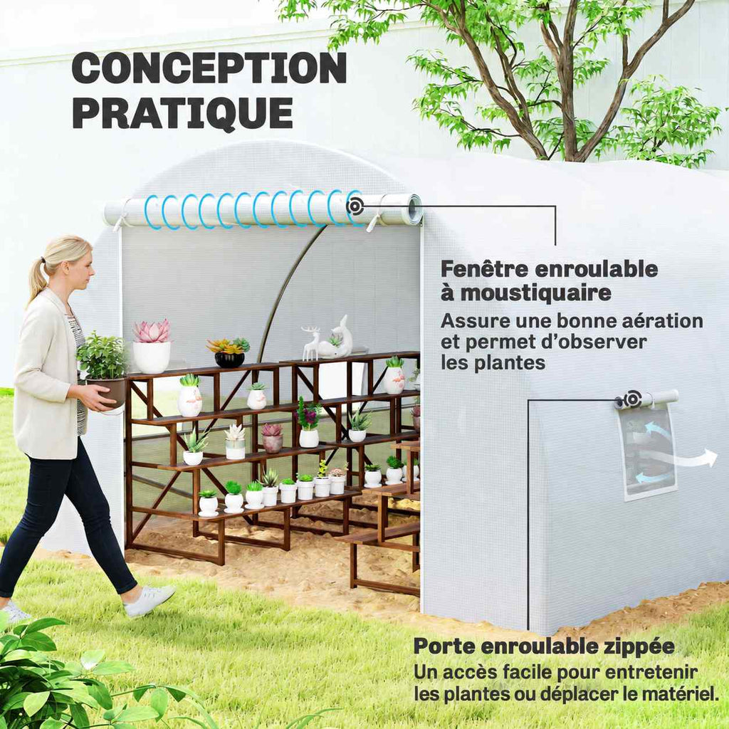 Personne à l’entrée de la serre blanche et détails des ouvertures
