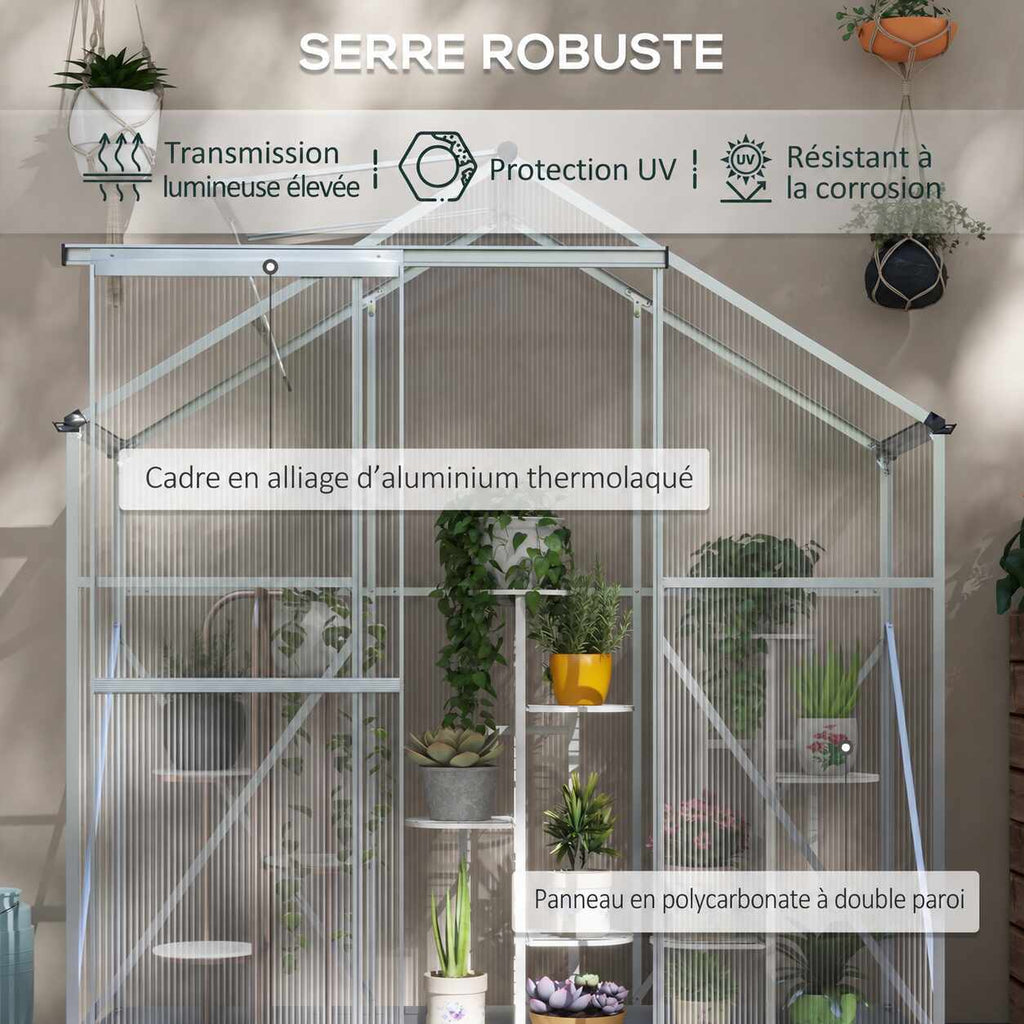Serre étroite blanche avec détails de la structure et des panneaux en polycarbonate