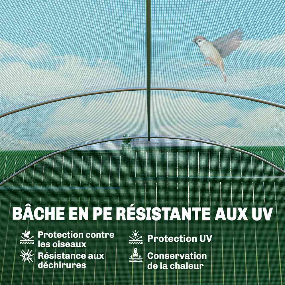 Détail de la housse verte quadrillée et des arceaux de la grande serre tunnel