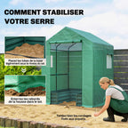 Femme fixant la serre verte avec détails de l’ancrage au sol