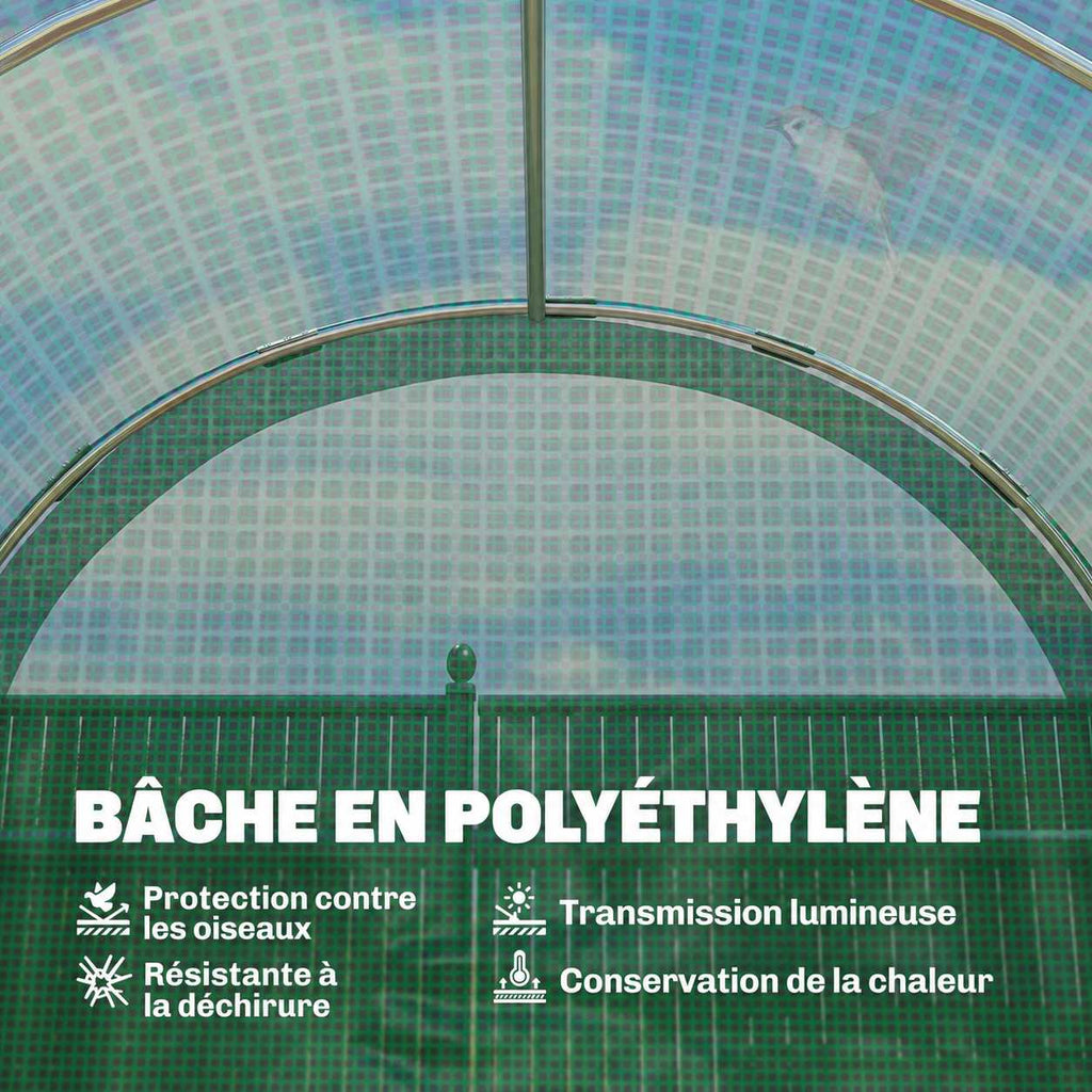 Détail intérieur de la housse verte et des arceaux de la serre tunnel