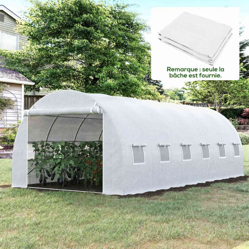 Bâche blanche de remplacement montée sur une serre dans un jardin