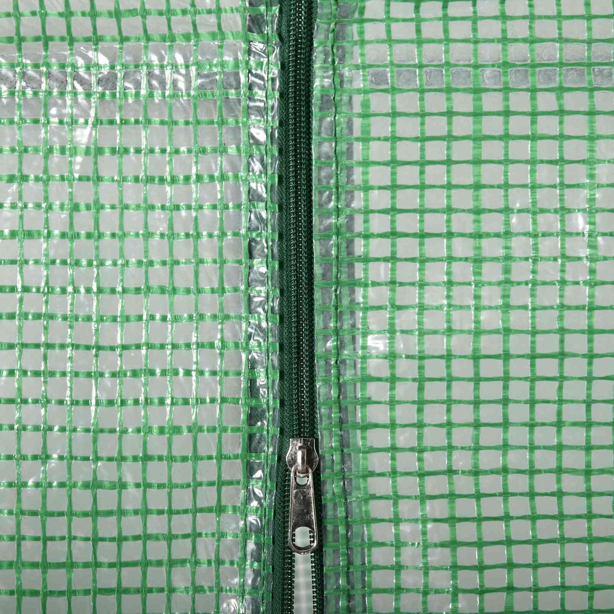 Fermeture zippée sur la bâche verte de la petite serre