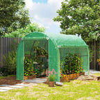 Serre tunnel verte avec cultures et grande ouverture latérale dans le jardin