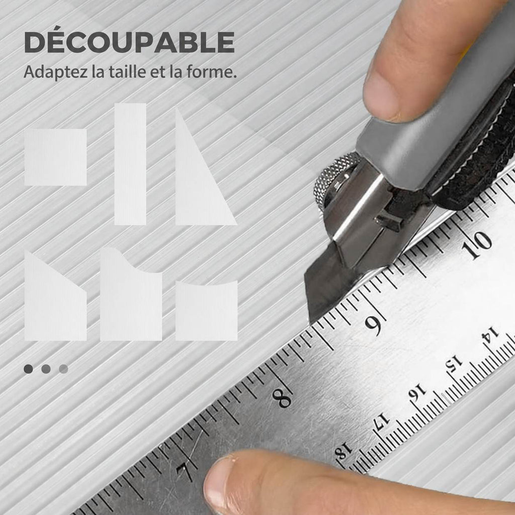 Découpe d’un panneau en polycarbonate au cutter