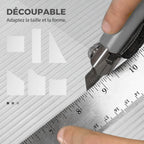 Découpe d’un panneau en polycarbonate au cutter