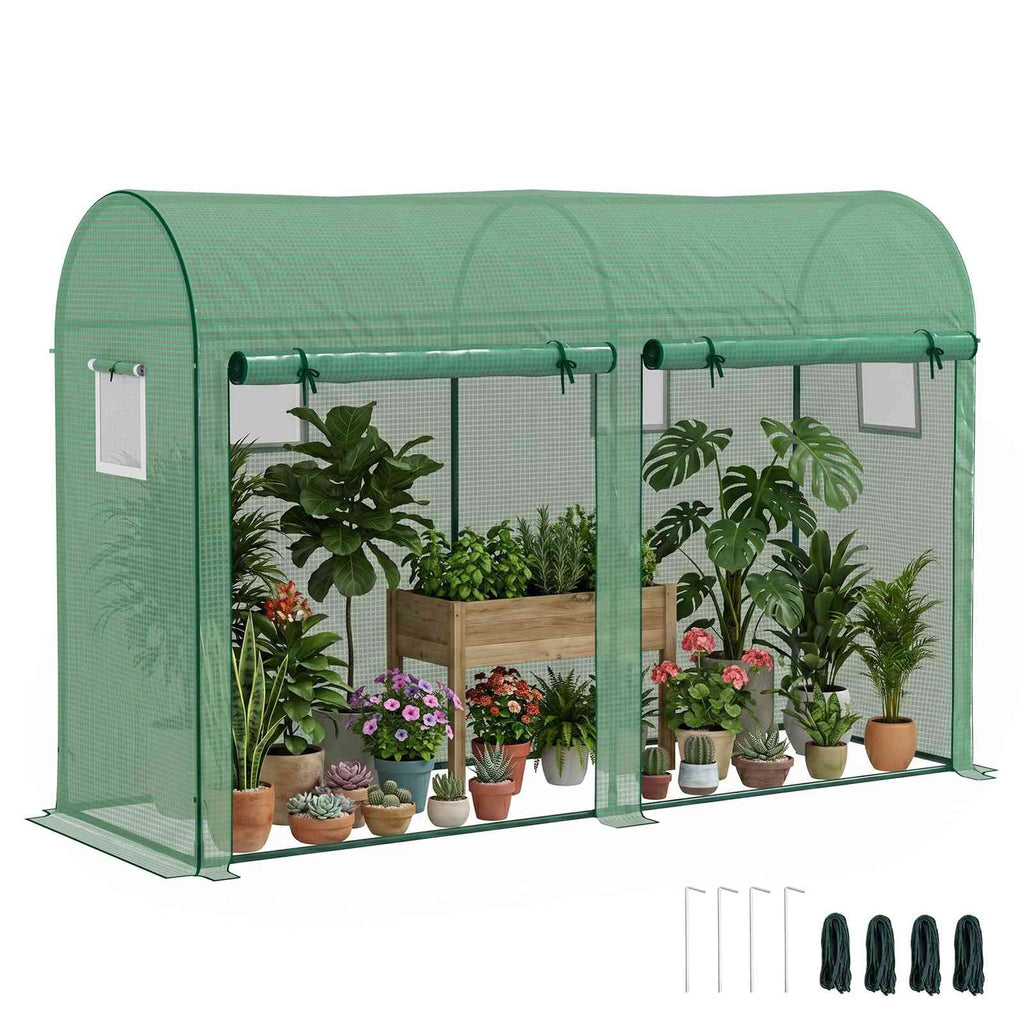 Serre à tomates verte à deux portes ouvertes avec plantes en pots