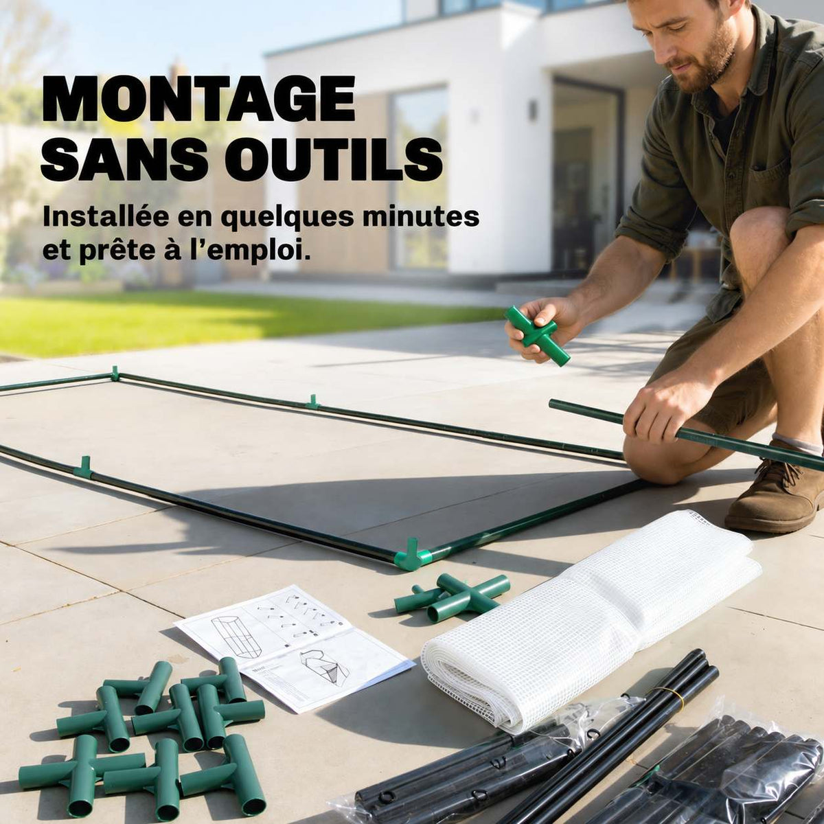 Personne assemblant les tubes et raccords de la mini-serre