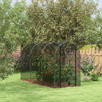 Cage fruitière noire protégeant des plantes au jardin