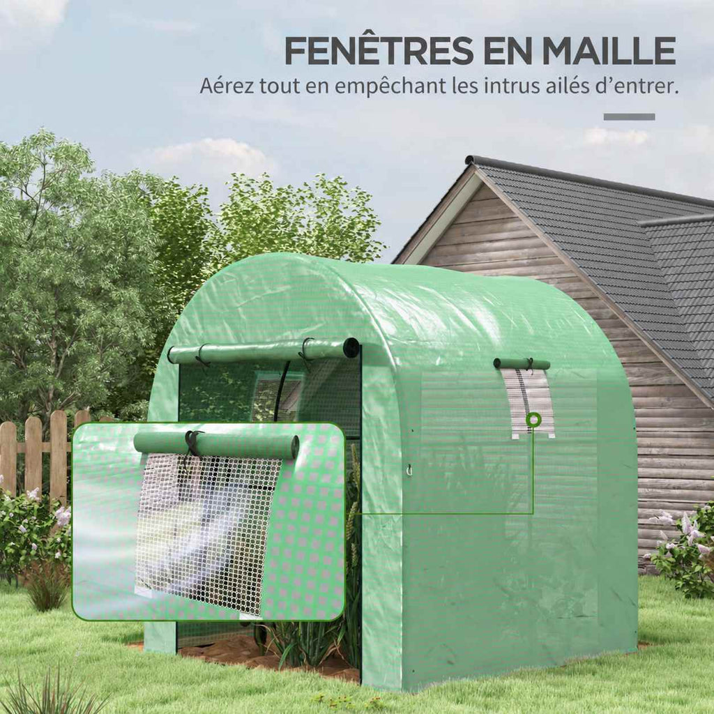 Serre verte avec détail d’une fenêtre à moustiquaire