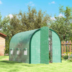 Serre tunnel verte avec porte battante ouverte dans le jardin