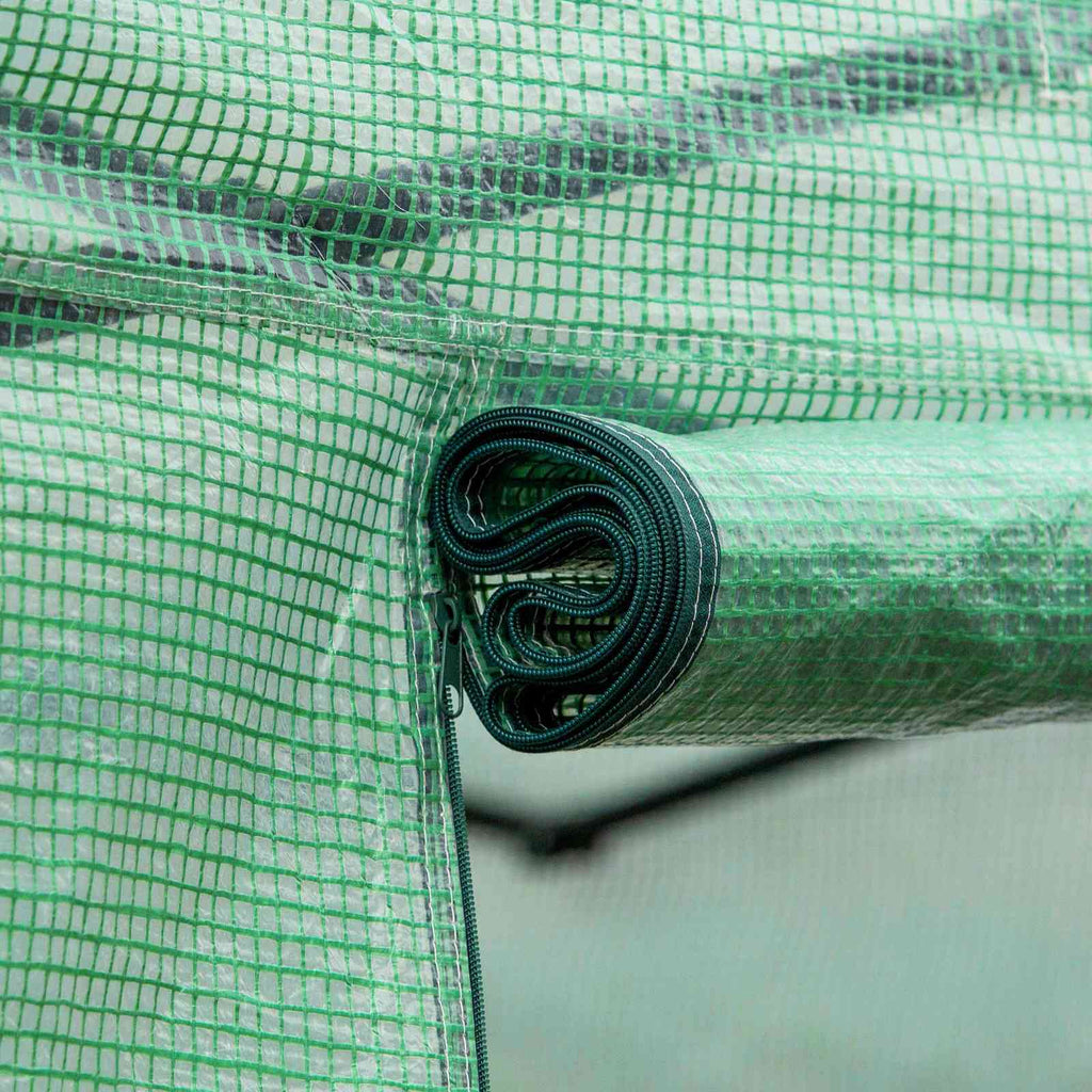 Gros plan d’un volet de fenêtre vert enroulé