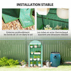 Serre de balcon verte avec détails du bord de housse et des étagères