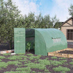 Serre tunnel verte au potager avec porte battante ouverte