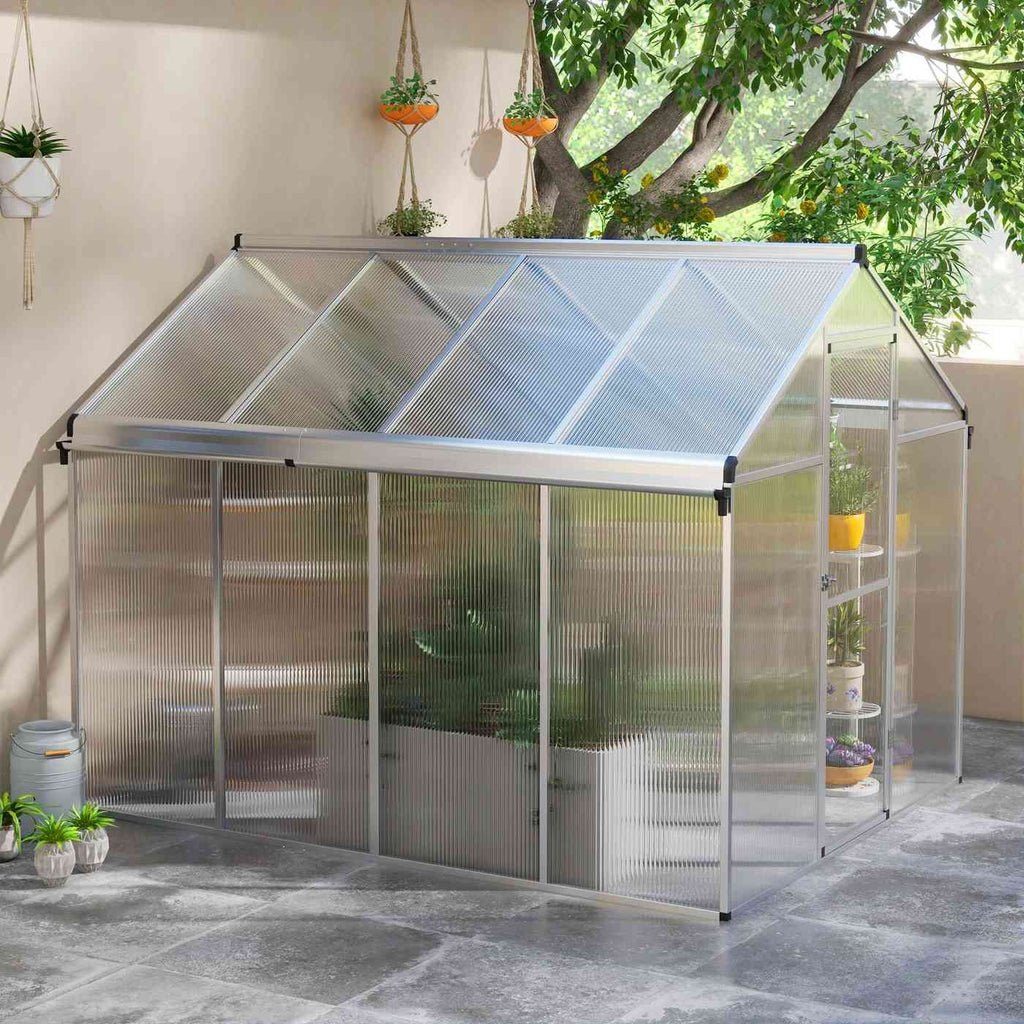 Serre en polycarbonate installée sur une terrasse