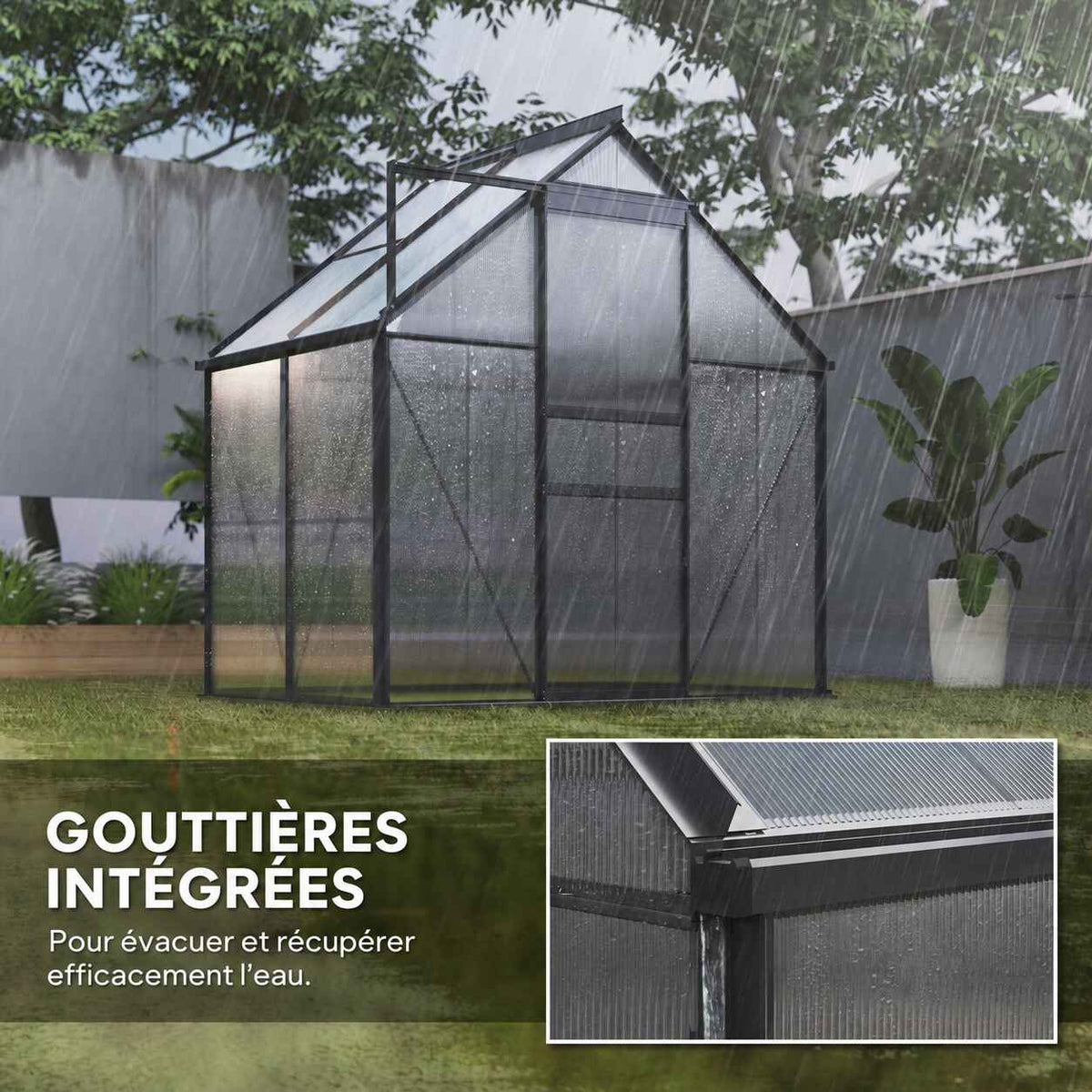 Serre noire sous la pluie avec gros plan d’une gouttière