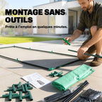 Homme assemblant les tubes de la serre basse verte
