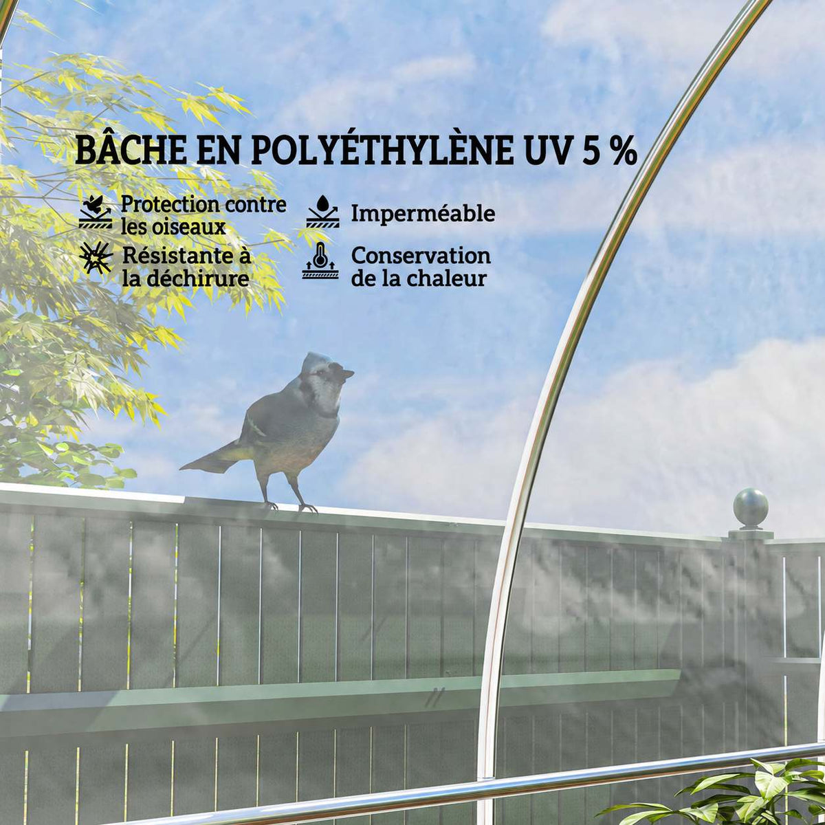 Détail d’une bâche translucide sur une serre avec un oiseau à l’extérieur