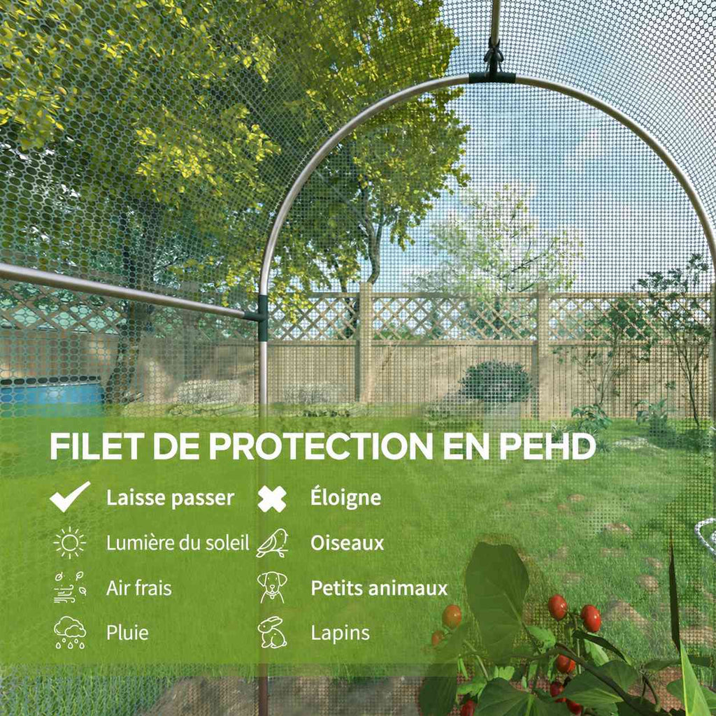 Gros plan intérieur du filet de protection vert